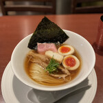 酒肴場 屯 - 津軽煮干し中華蕎麦（味玉入り）¥900