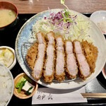 Tonkatsu Idomatsu - きなこ豚ロースカツ定食200g 1800円