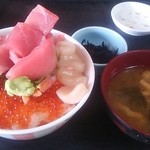 まぐろレストラン - 五色いくら丼定食　１０００円(201306)