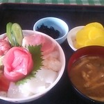 まぐろレストラン - 海鮮丼定食　１０００円(201306)
