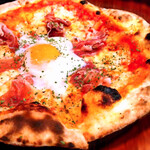 Soft-boiled egg and Prosciutto pizza