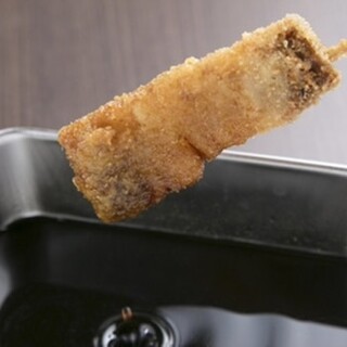 [From 100 yen per kushikatsu] We offer dishes that go well with alcohol at reasonable prices.