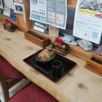 たけだや - テーブル席とおろしそば