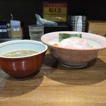 麺屋 いちびり NEXT - 味玉つけ麺 横から