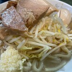 ラーメン二郎 - ラーメン(ニンニクマシ)＋味玉アップ