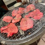 Sumibiyaki Batsugunya - 七輪で炭火焼き