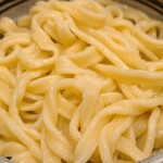 竹國 武蔵野うどん - うどんは平たくごつごつ