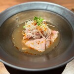 Ino Cantonese 日本橋 たかせ - 和牛しゃぶしゃぶ肉とオックステールスープ 胡麻辣油風味