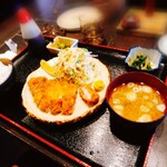 郷土料理とお食事処 赤富士 - ロースカツ定食