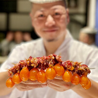 鳥さき - "ちょうちん"が楽しみ。スマホを向けると、サッと良いタイミングで目の前に。ご主人の配慮がありがたい。ちょうちんの卵黄は潰さずに口に頬張るのがポイント。　　