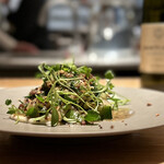 マンサルヴァ - 旨味たっぷりで、大好物の仙鳳趾産の牡蠣が隠れている(^^)
      ハーブも効いて、バランスがい〜い温前菜♪