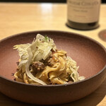 マンサルヴァ - 「ザ・イタリアン」とシェフが仰る通り、オーソドックスかつハイクオリティなパスタ♪
      手打ちの食感が良く、パスタ自体も美味しいタリアテッレに、鴨の奥深いソースとウイキョウの優しい苦味。
      これは嬉しい。