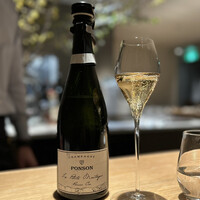 マンサルヴァ - N.Vなのに、どこか熟成感があります。使われているワインの年代にも寄るのだとか。深い世界ですねぇ。