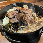 ジンギスカン羊羊亭 - こんな感じで、ひっくり返しひっくり返し