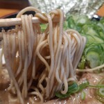 中華蕎麦 ひら井 - スープを持ち上げる麺アップ