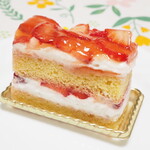 パティスリー イル・プルー・シュル・ラ・セーヌ - いちごのショートケーキ