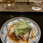 齋華 - 雲白肉（ウンパイロー）　蒸した豚肉の上に胡瓜