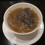 齋華 - モウコザメのフカヒレ煮込み　茶碗蒸し仕立て　赤酢で味変　トリュフ