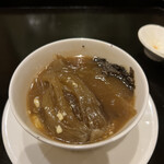 齋華 - モウコザメのフカヒレ煮込み　茶碗蒸し仕立て　赤酢で味変　トリュフ