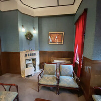 料亭か茂免 - まずば待合室へ通されます。
                あえてエアコンを付けていないのがいい。
                風情が無くなりますもんね！