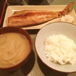 Pon kichi - ランチには小鉢以外にも味噌汁と焼魚がつきます！