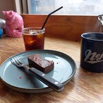 197522048 - 生チョコのテリーヌ、アイスコーヒー、ホットコーヒー