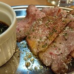 ユニークベリー - 牛タンローストビーフ