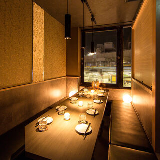 Food that looks great on social media and a modern Japanese interior. Recommended for girls' night out...