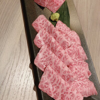 近江うし焼肉 にくTATSU 渋谷店 - 赤身盛り 3,960円 　赤身ステーキ(シンシン）、上ロース、赤身焼きしゃぶ