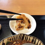 紅葉亭 - この日の小鉢はイカの唐揚げ。作り置きか、冷えてはいましたが、しっかりとした味付けなので十分でした