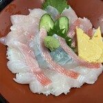 市場の食堂 金目亭 - 金目三色丼(1600円)