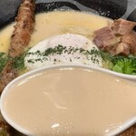 197539886 - 鶏白湯スープ