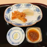 山玄茶 - 海老芋の唐揚げと桜えびのかき揚げ。楽しい競演。