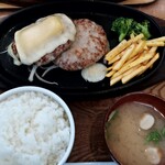 ファイヤーバーグ - 料理写真:厚切りゴーダチーズバーグ300gご飯大盛り無料