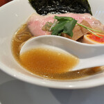 酒肴場 屯 - まろやかな魚介出汁スープ