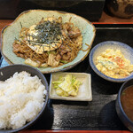 Robatayaki Satoru - 焼きそば定食　880円　ご飯は中盛り