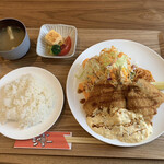 洋食や ジョー - 日替わり定食はアジフライとイカフライ（¥1,400円）
