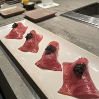 焼肉うしごろ 横浜店 - キャビアとザブトンの炙り握り