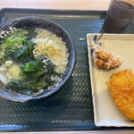 はなまるうどん - わかめうどん、コロッケ、唐揚げ