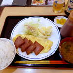 表面がカリカリに焼かれたポーク、この食感がいい