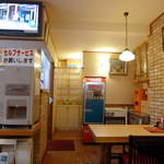 みかど - 店舗は数年前に改装されたそうで、清潔感がある