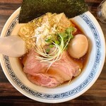 らーめん 稲荷屋 - 上から醤油（細麺）、ワンタン、味玉