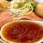 らーめん 稲荷屋 - 醤油らーめんスープ、バカうまだった。