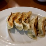 手打ちラーメン 金龍 - 餃子美味しい(´﹃｀)