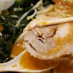 手打ちラーメン 金龍 - チャーシューリフト