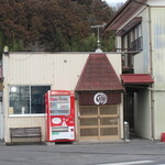 Mikaku - 駐車場は道路挟んで向かい側