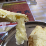 アジアン料理 サンサル - チーズナンのチーズ