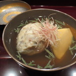 寿修 - すっぽんのしんじょうと玉子とうふ。お出汁は上質ながらホッとしますね。