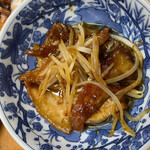 Hamachan - 豚耳ともやしの炒め物　これがめっちゃ美味しい！