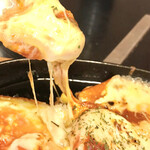 Rokku N Kicchin Aitaiya - 鉄板焼きチーズのチーズ　byまみこまみこ